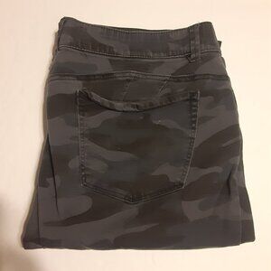 Democracy AB Technology Women's Camo Jeans B1274Q8BT Size 16